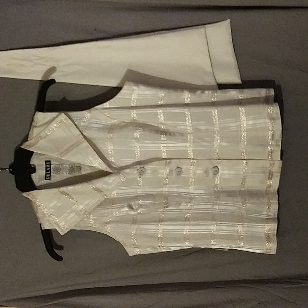 Delaru button up sleeveless shirt white and gold